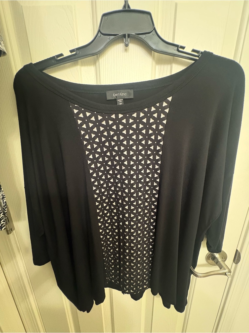 Karen Kane Black Geometric-Panel Womenβs Top 2X